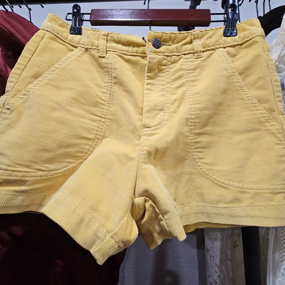 Yellow corduroy Patagonia shorts 💛